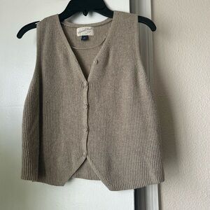 Universal Thread Taupe Ribbed Button-Front Sleeveless Knit Vest